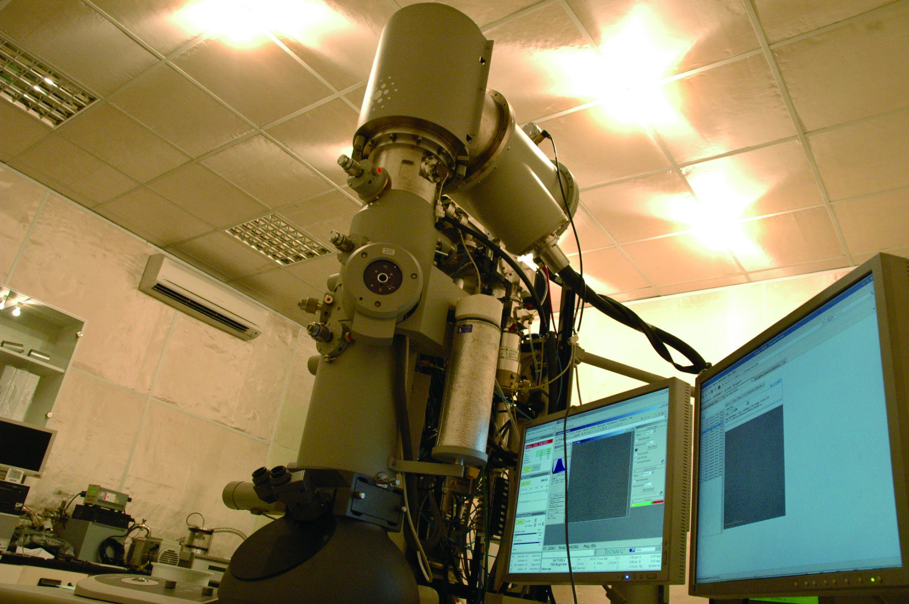 Electron Microscope Imaging Core Photo 01